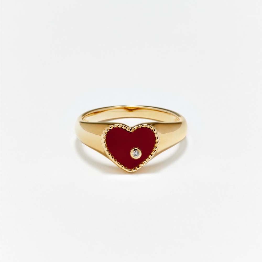 Yvonne Léon Baby Red Agate Heart Signet Ring (US 4)
